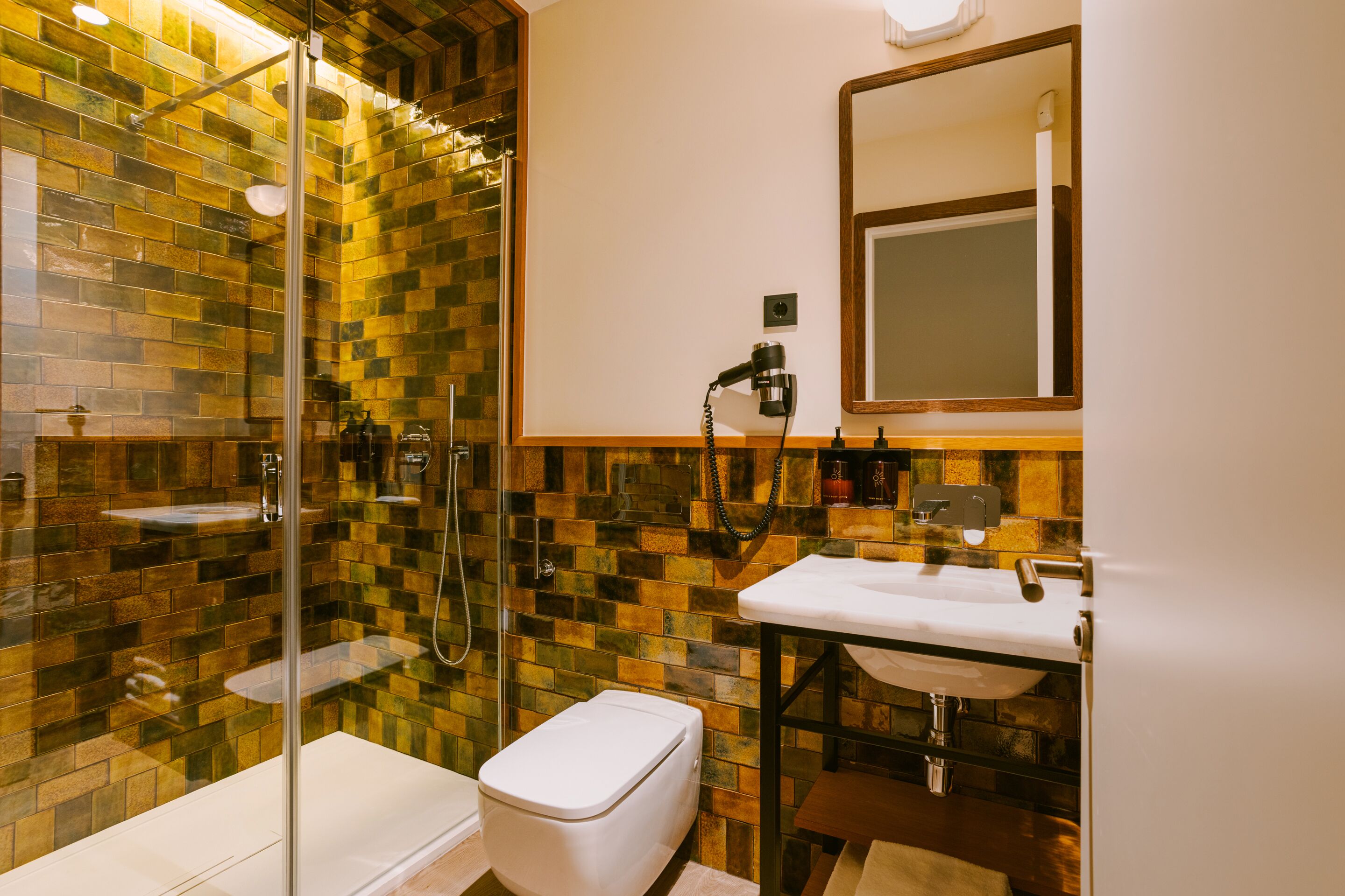 Sonder Casa Luz Bathroom